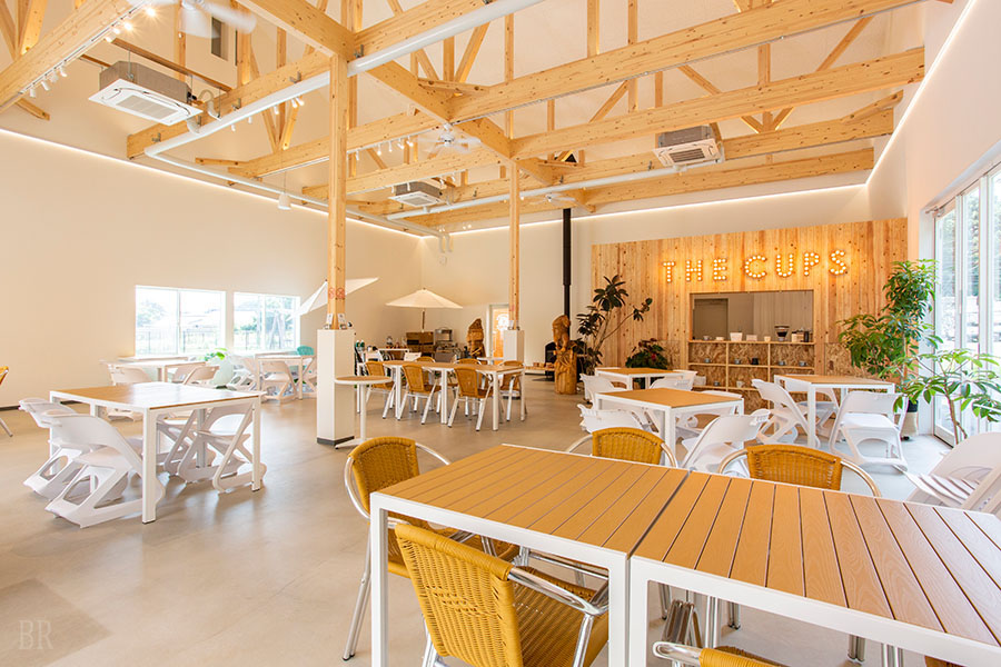 【三重】フリーアンドイージーの愛犬同伴可能なカフェの店内