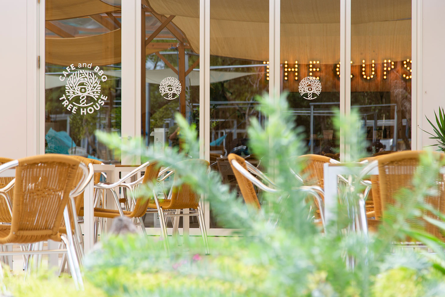 フリーアンドイージーカフェのテラス席